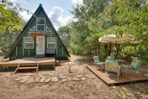 Tyler Apartment | 7 Mi to Tyler State Park: 'A-Game' Cabin