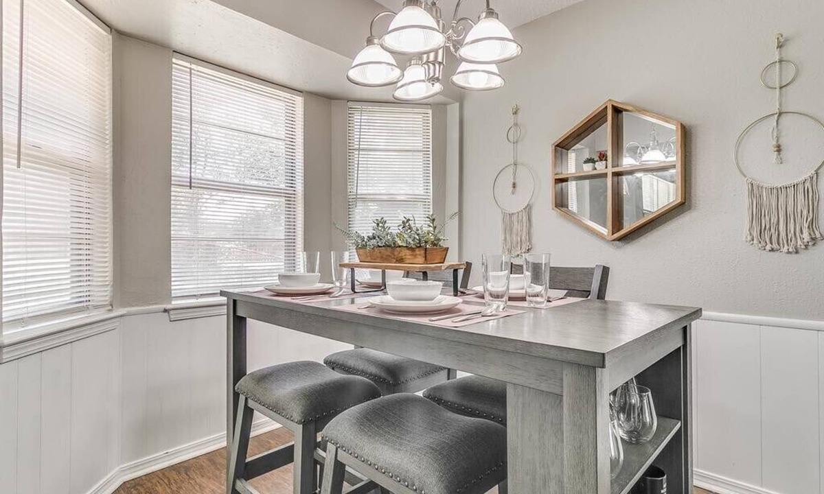 Midwest City House | 7 mil->Softball HOF-Near Tinker AFB- Full Kitchen-Fenced Bkyd-Garage-W/D-Dogs