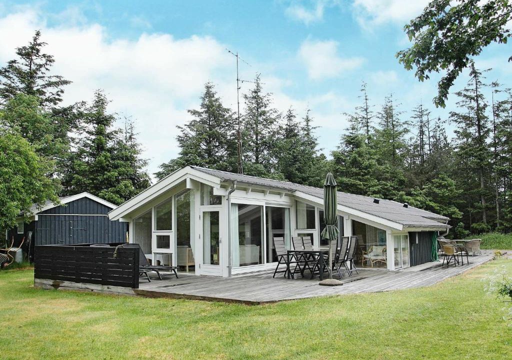 Aalbaek House | 7 person holiday home in lb k