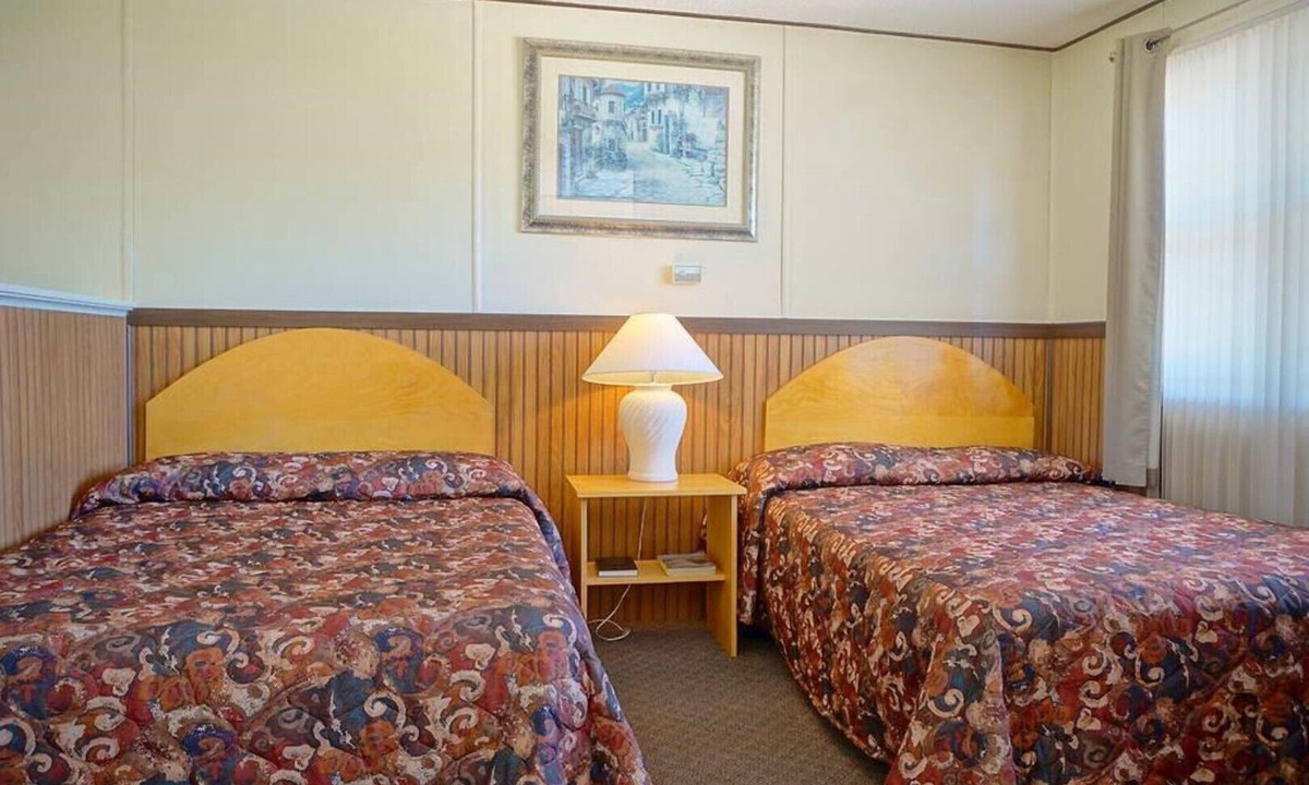 Summerside Apartment | (7) Private Double Suite at Green Acres Summerside