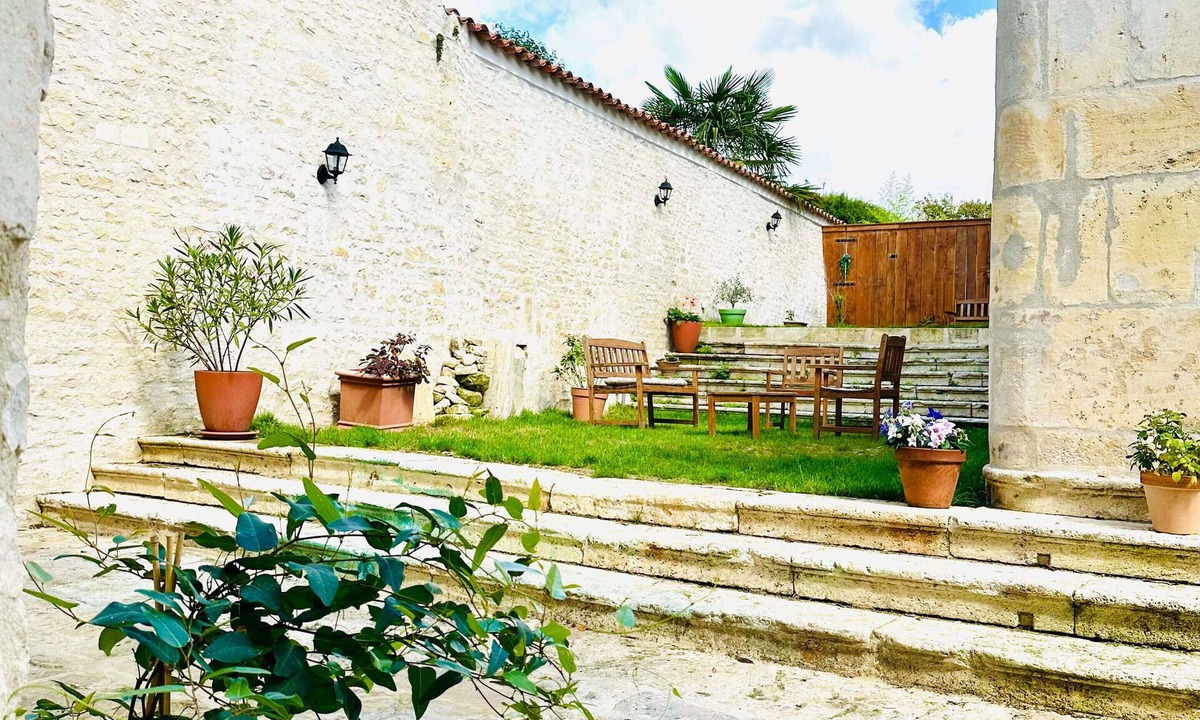 Jarnac House | 7 Rue Cherche Midi