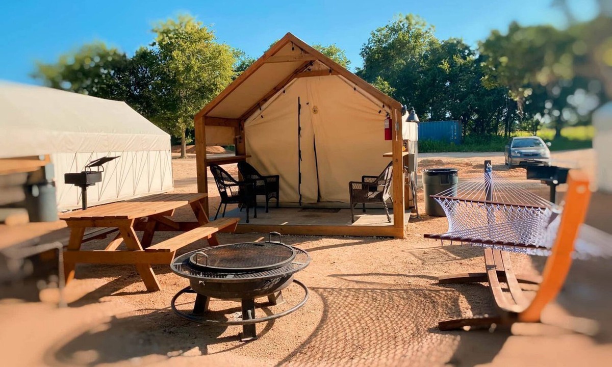 Fentress RV Rental | 7 Son's Glamping Vacation in Kingsbury, TX