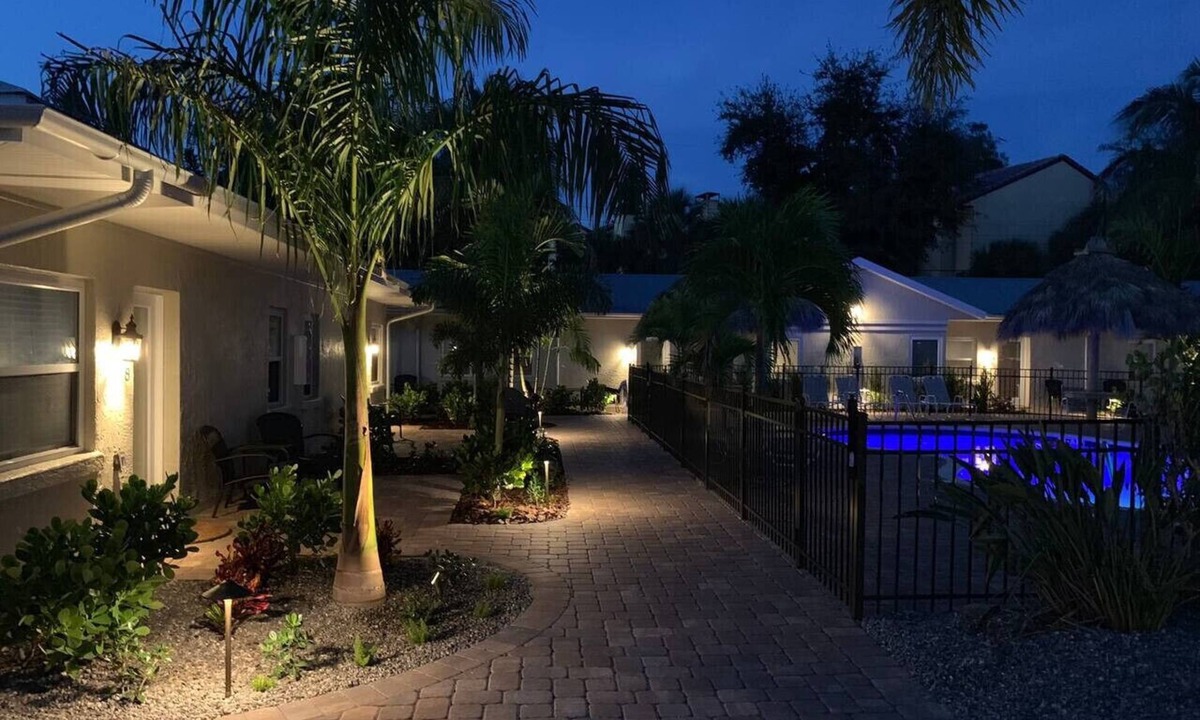 Siesta Key Hotel | #7-TwinPalms-King Studio Suite