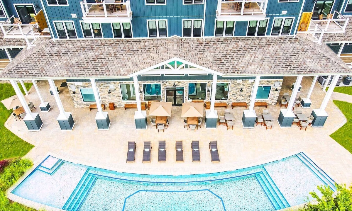 Wyoming Cabin | 70+ Amenities | Cabin w/2-Story Windows + Studio