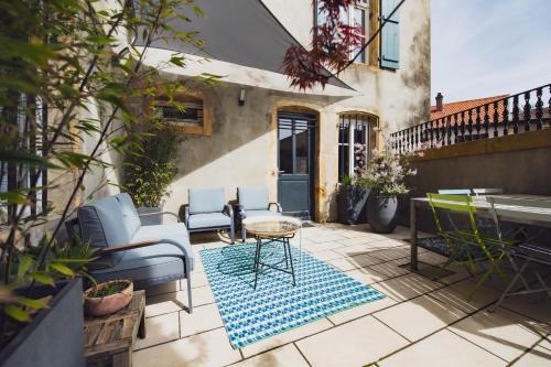 Chatel-Saint-Germain Apartment | 70 Cour La Fontaine