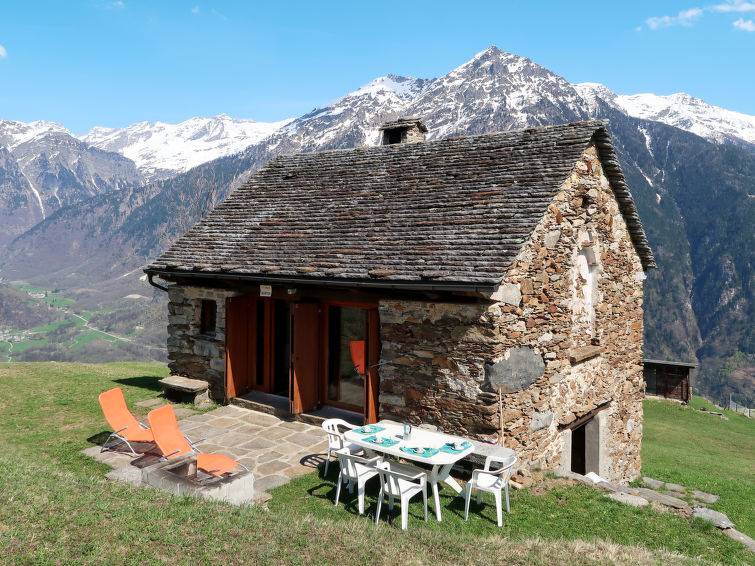 Acquarossa House | 70 m² House ∙ 2 bedrooms ∙ 6 guests