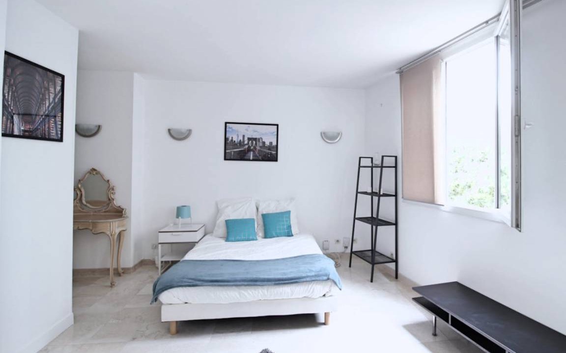 18th Arrondissement Resort | 70 m² Private room ∙ 1 bedroom ∙ 3 guests