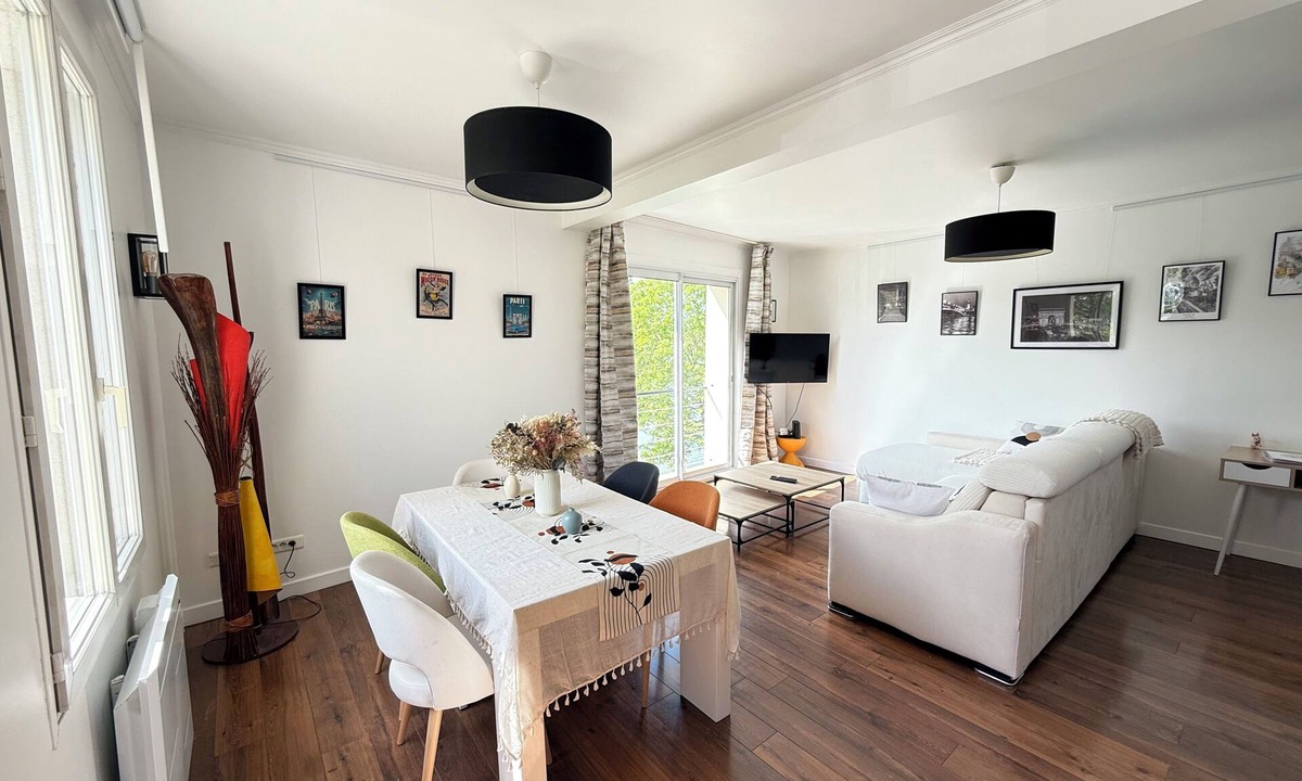 Pomponne Apartment | 70m² duplex apartment Marne view - 5 pers, quiet, near Disneyland & train station
