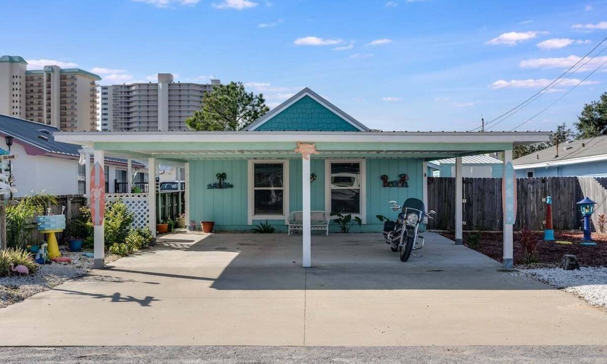 Gulf Lagoon Beach House | 7131 Sunset Ave-Splendid Private Cottage- 1 Block from Beach!