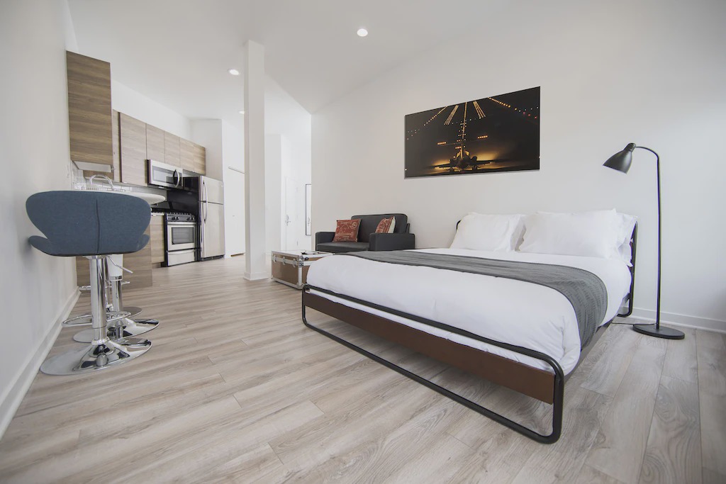River West Apartment | 747 Altitude Apartment
