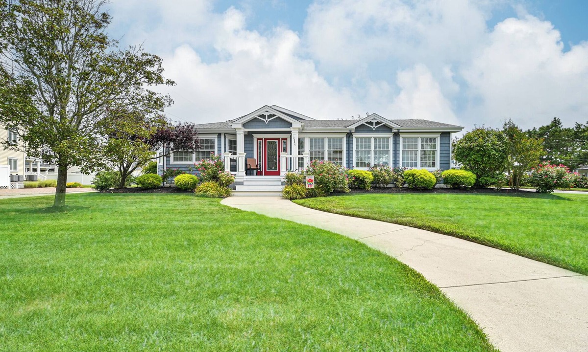 A-Zone House | 75 Ft from the Beach! Beach Block!