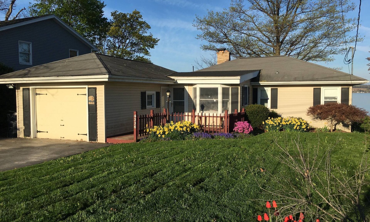 Teall Beach House | 75 Ft Of Private Lakefront!