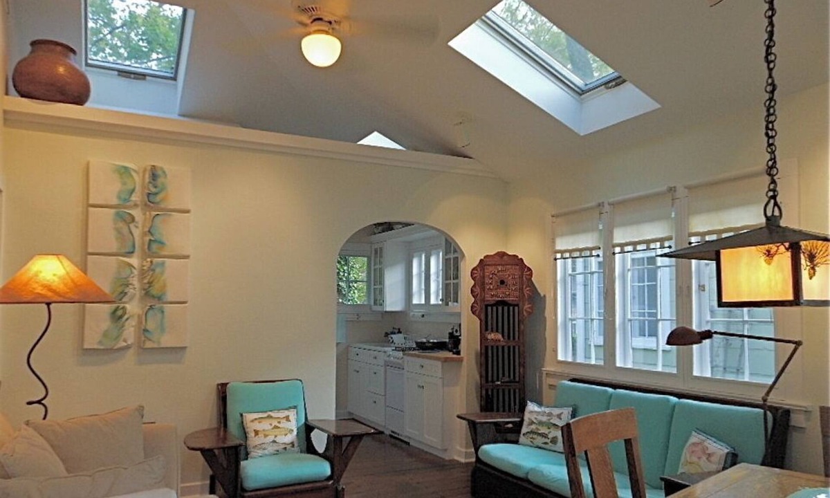 Union Pier Cottage | 75 Paces to Beach Stairs! Week of Fri., 6/26 to Fri., 7/3 Available!