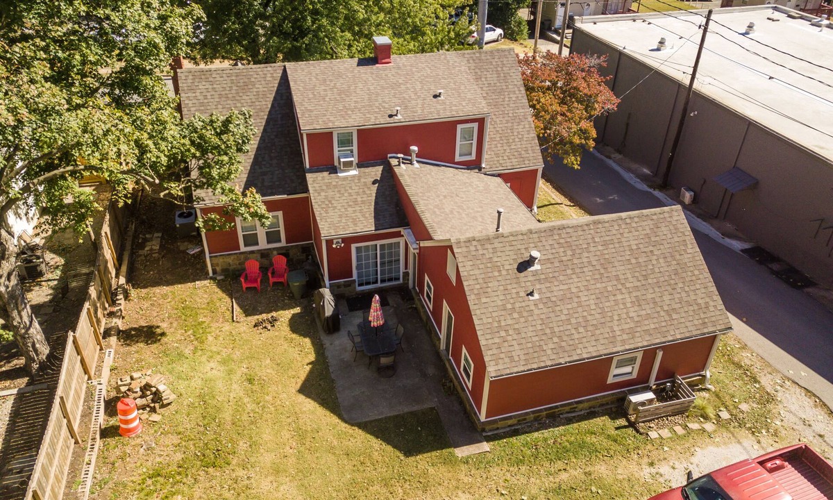 Fayetteville House | 75 Yards from Dickson, walk to Razorback stadium!