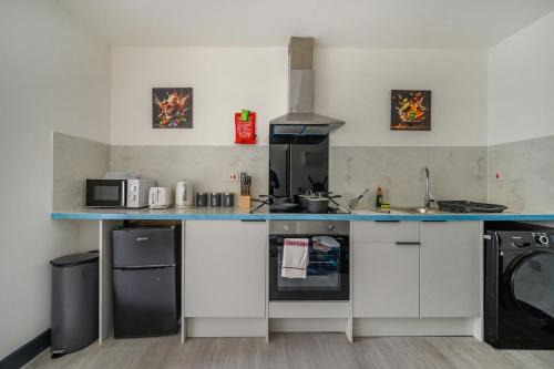 Bradford Apartment | 78F8 Spacious & Modern