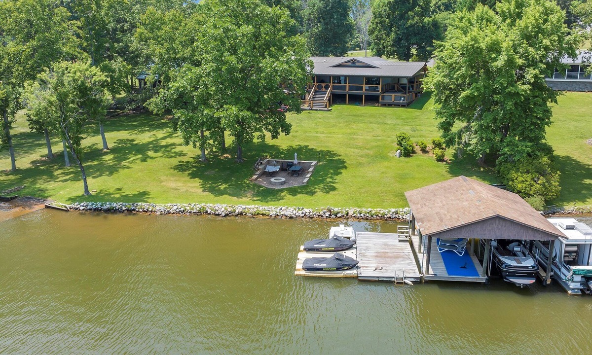 North Shore House | 7BR/5BA SML Lakefront – Walk to Private Dock w/Boat Lifts, Fire Pit & Views!