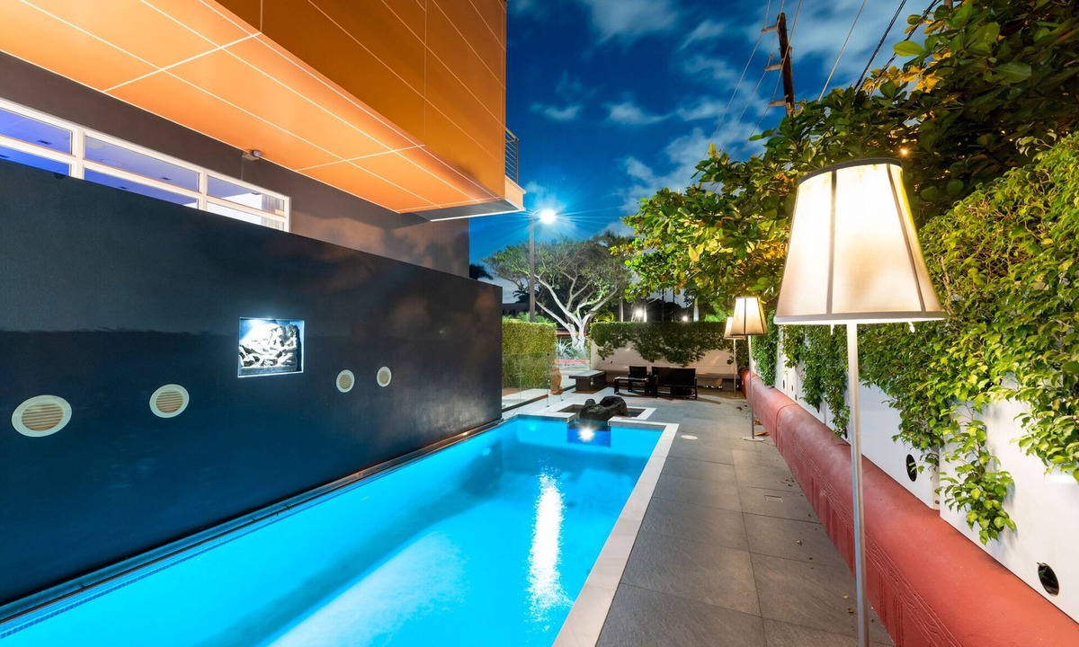 Northeast Coconut Grove Villa | 7BR/6.5BTH Modern Miami Luxury Gem