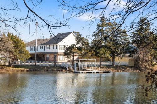 Warr Acres House | 7BR Lakehome For Relocation & Extended Stays #NH
