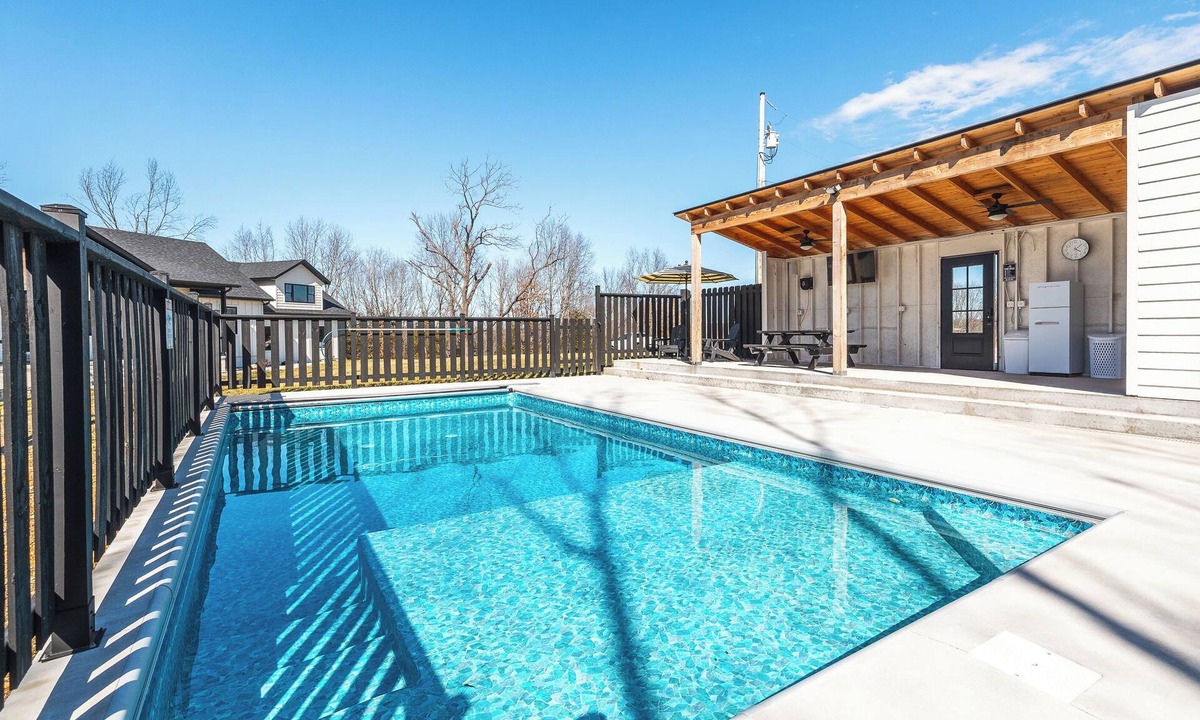 Ponce De Leon House | 7BR Private Heated Pool Gym King Bed 15min to SDC
