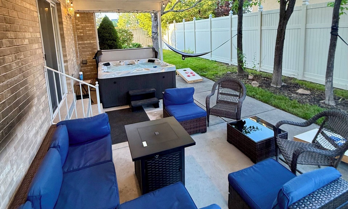 Sandy House | 7BR Retreat - Hot Tub Fire Pit 2 King Suites Near SLC