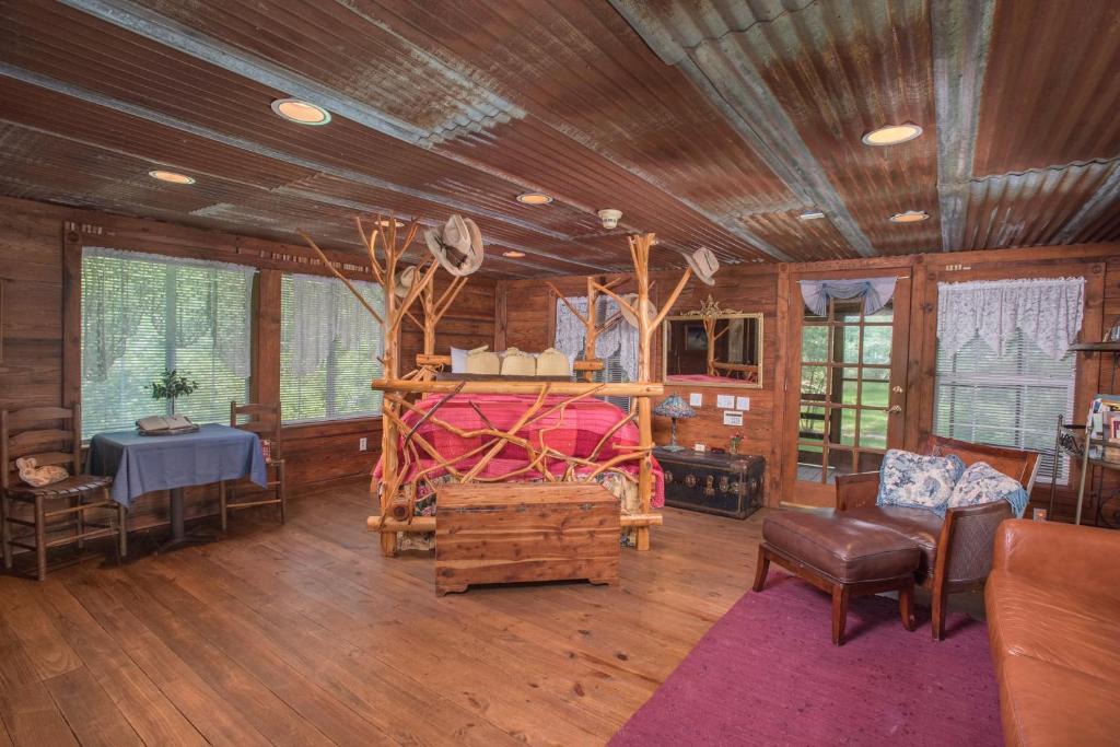 Wellborn Bed & Breakfast | 7F Lodge and Events