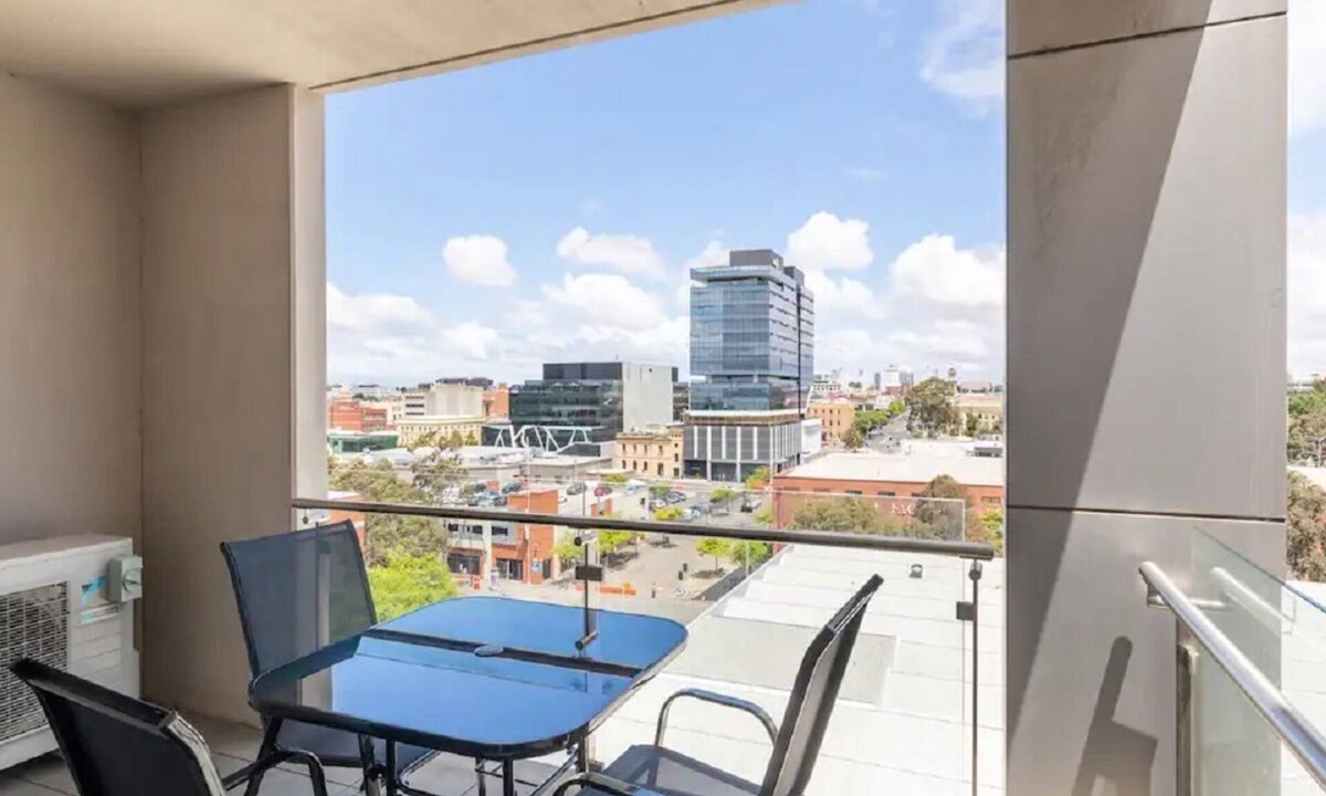 Geelong Apartment | 7th Floor Apartment, Waterfront Location