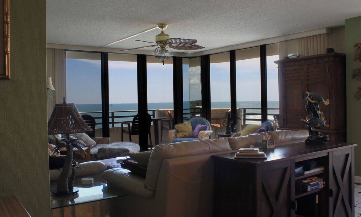 Daytona Beach Condo | 7th Floor End Unit - Right on the Beach