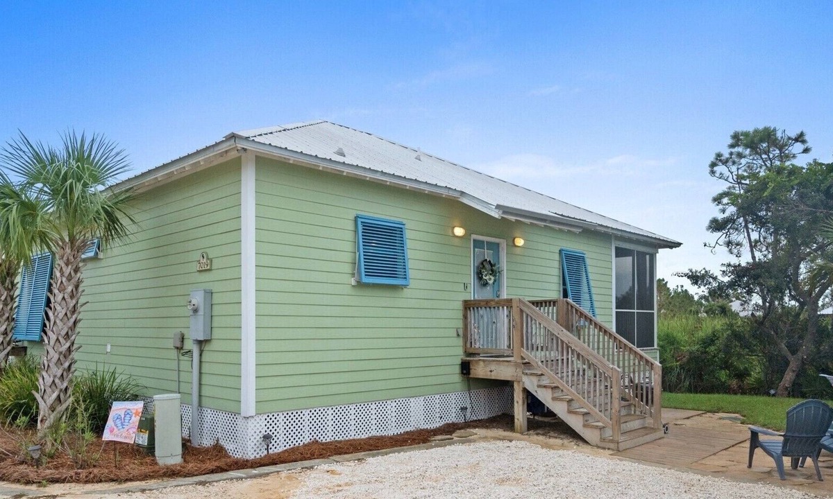 Fort Morgan House | 7th Night FREE for ALL Spring Dates! 2 King Suites and Queen Bunk room!