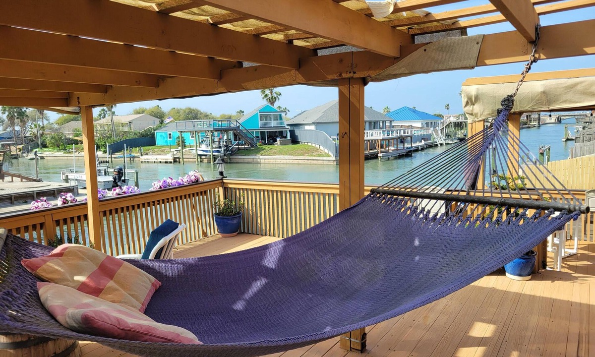 Corpus Christi Condo | 8/4 Island Waterfront 2 Kit 2 Private Pools 2 Hot Tubs