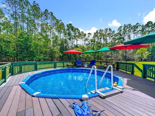 High Springs House | 8,5 Acre Hideaway with Pool, Pet Friendly Retreat