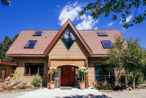 Cle Elum House | 8-Acre ‘Big House Lodge’ in Cle Elum w/Hot Tub