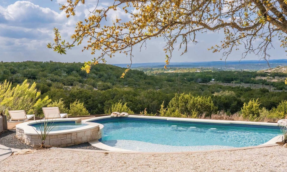 Dripping Springs House | 8 Acre Retreat - Pool, Hot Tub, Putting Green