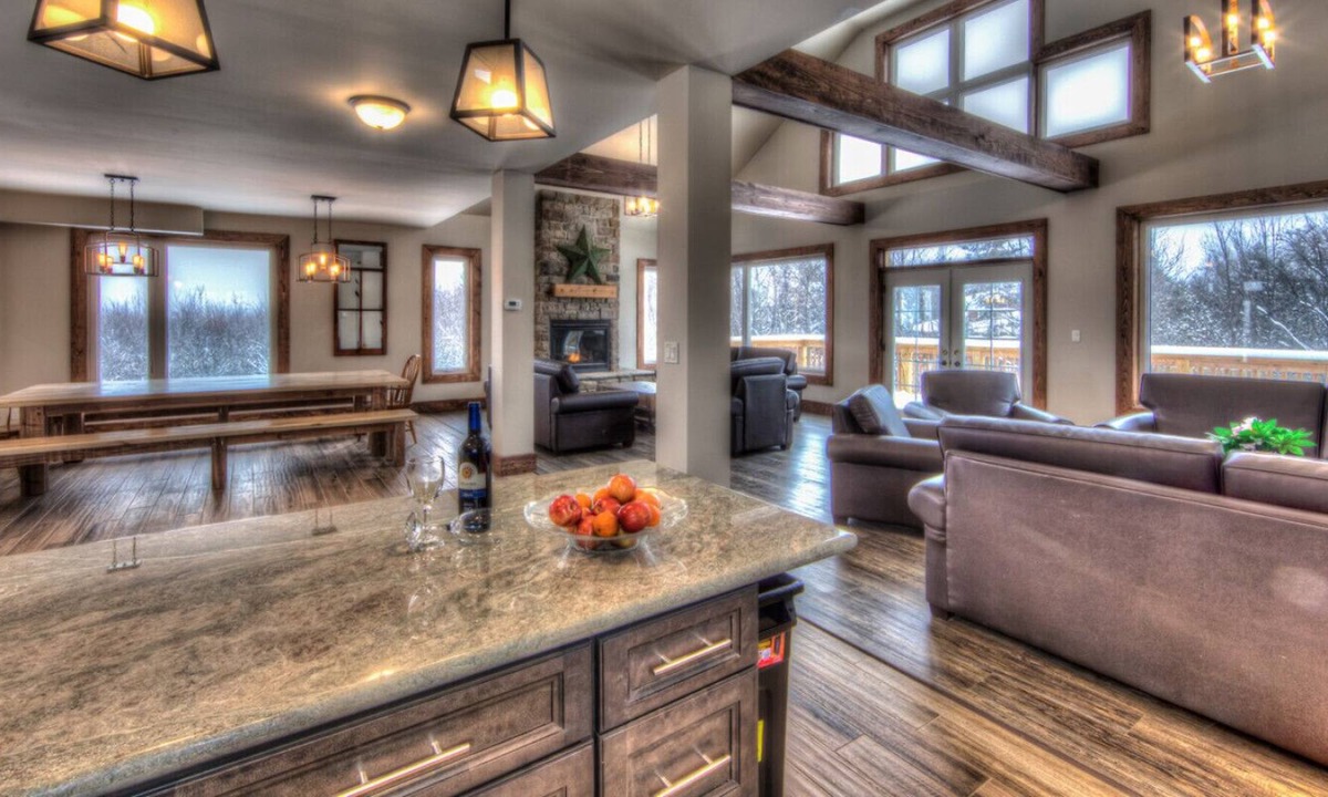 The Blue Mountains Cottage | 8 bdrm STUNNING LUXURY Blue Mountain Chalet 6.5 bath