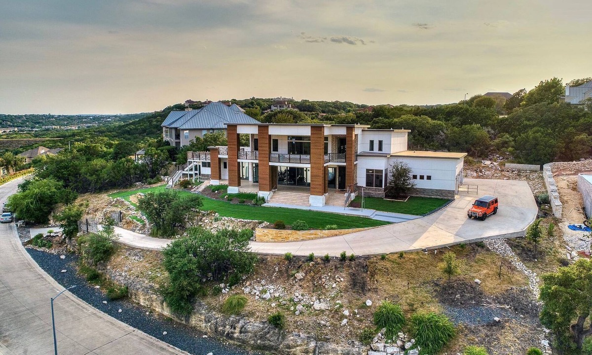 Stone Oak House | 8 Bed 8 Bath- Mega Mansion W/Breathtaking Views, Modern