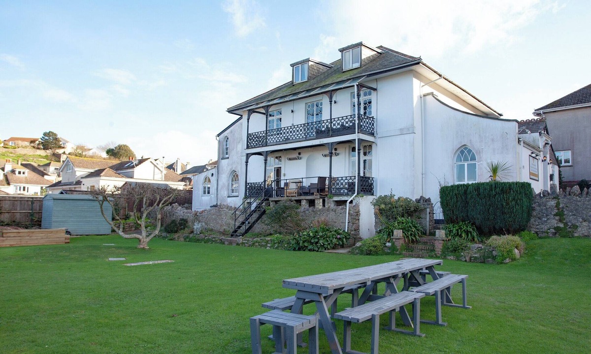 Brixham Cottage | 8 bedroom accommodation in Brixham