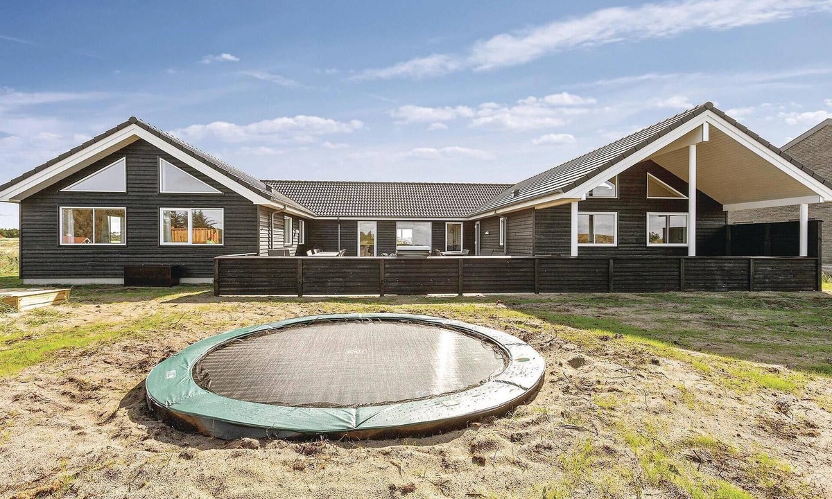 Thisted House | 8 bedroom awesome home in Thisted