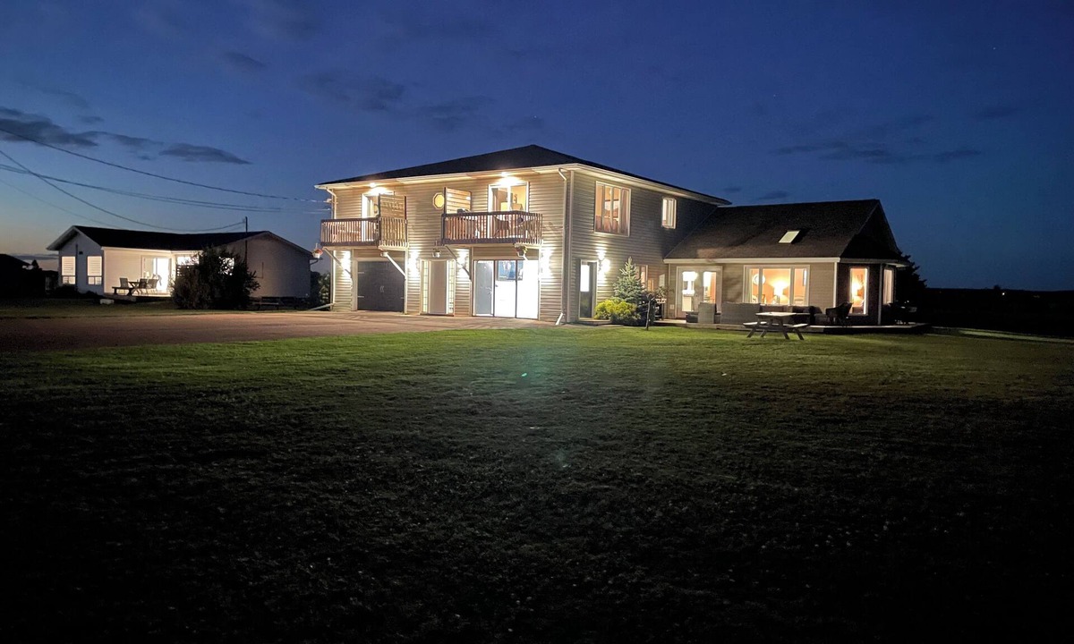 Borden-Carleton House | 8 bedroom beach house