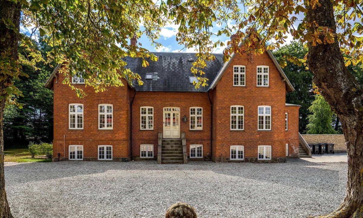 Kvaerndrup House | 8 bedroom beautiful home in Kværndrup