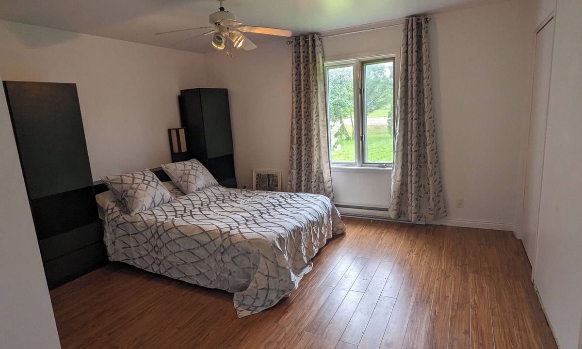 Ragueneau House | 8-bedroom bungalow in Ragueneau on a large estate with a view