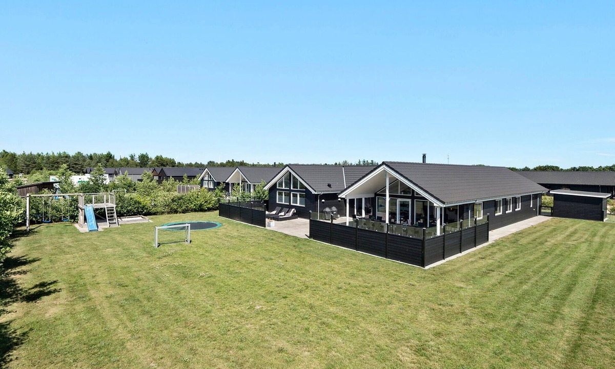 Houstrup House | 8 bedroom cozy home in Nørre Nebel
