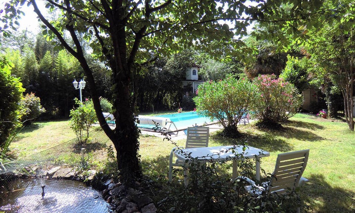 Villepinte House | 8-bedroom house perfect for big families or large groups