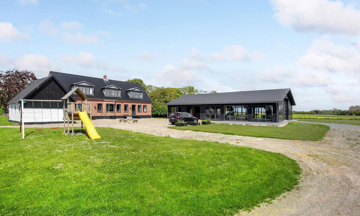Nexø House | 8 bedroom nice home in Nexø