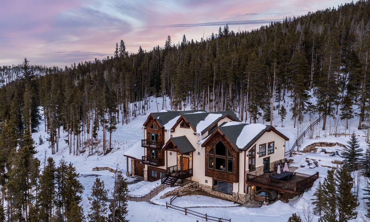 Forest Hills House | 8 bedrooms, amazing views, hot tub, theater, ski shuttle, 1 mile to town!