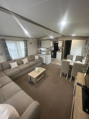 Selsey House | 8 Birth Holiday Home