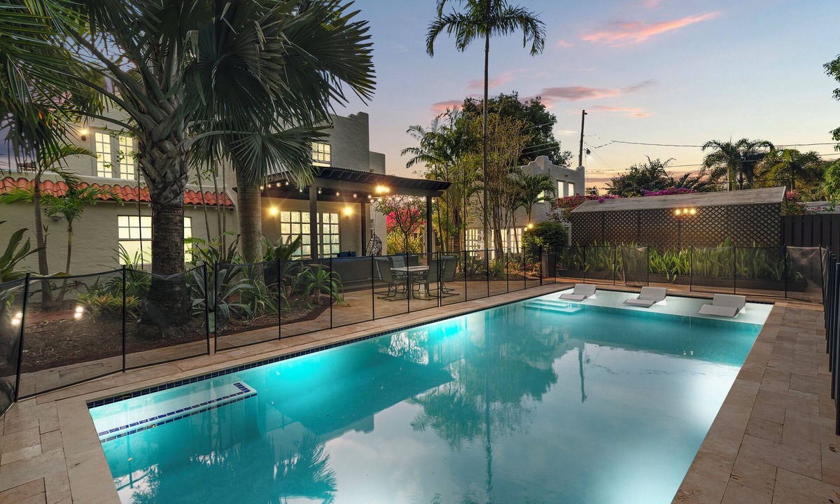 West Palm Beach Villa | 8 BR- Sleeps 22! WPB Resort w/Pool + Spa + Firepit