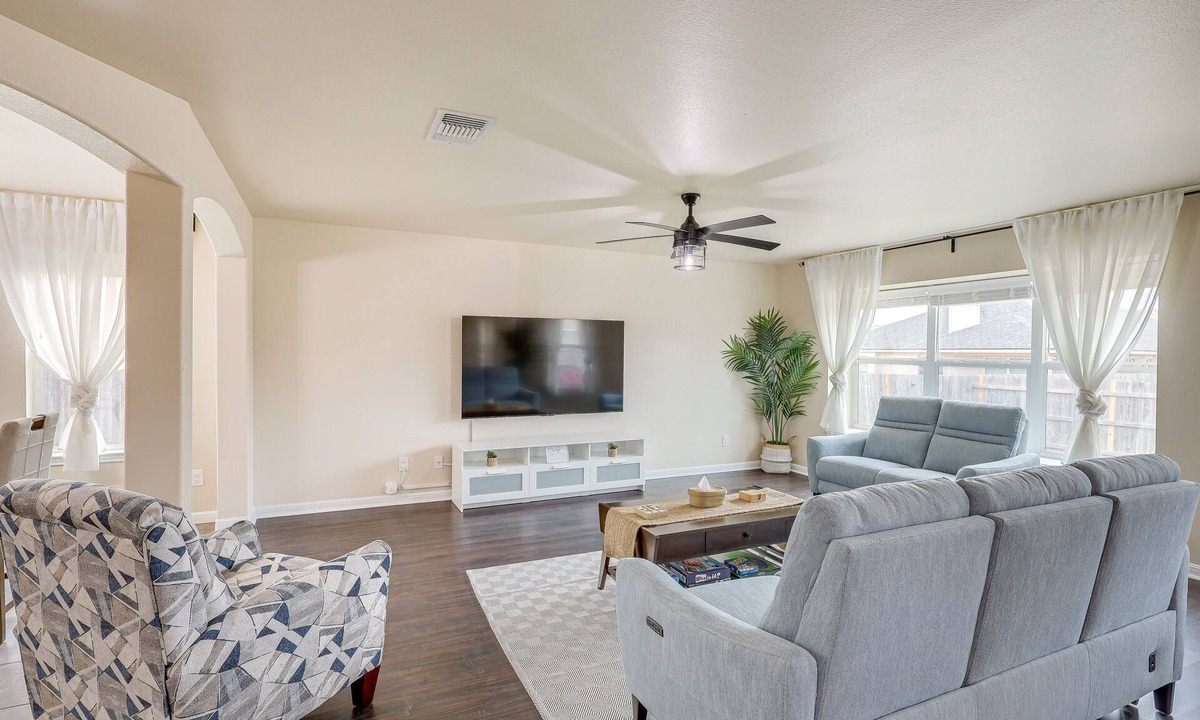 Killeen House | 8 Mi to Fort Cavazos! Modern Home w/Fire Pit