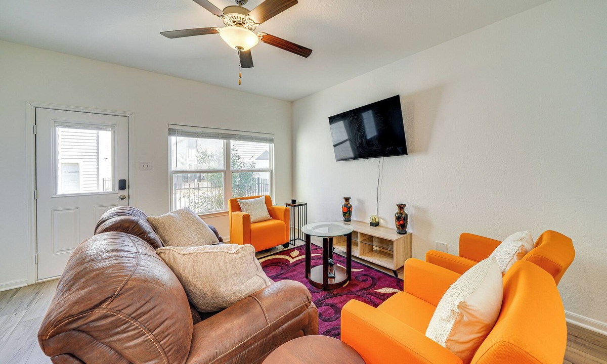 Medina Valley House | 8 Mi to Lackland AFB: Pet-Friendly Home w/Yard!