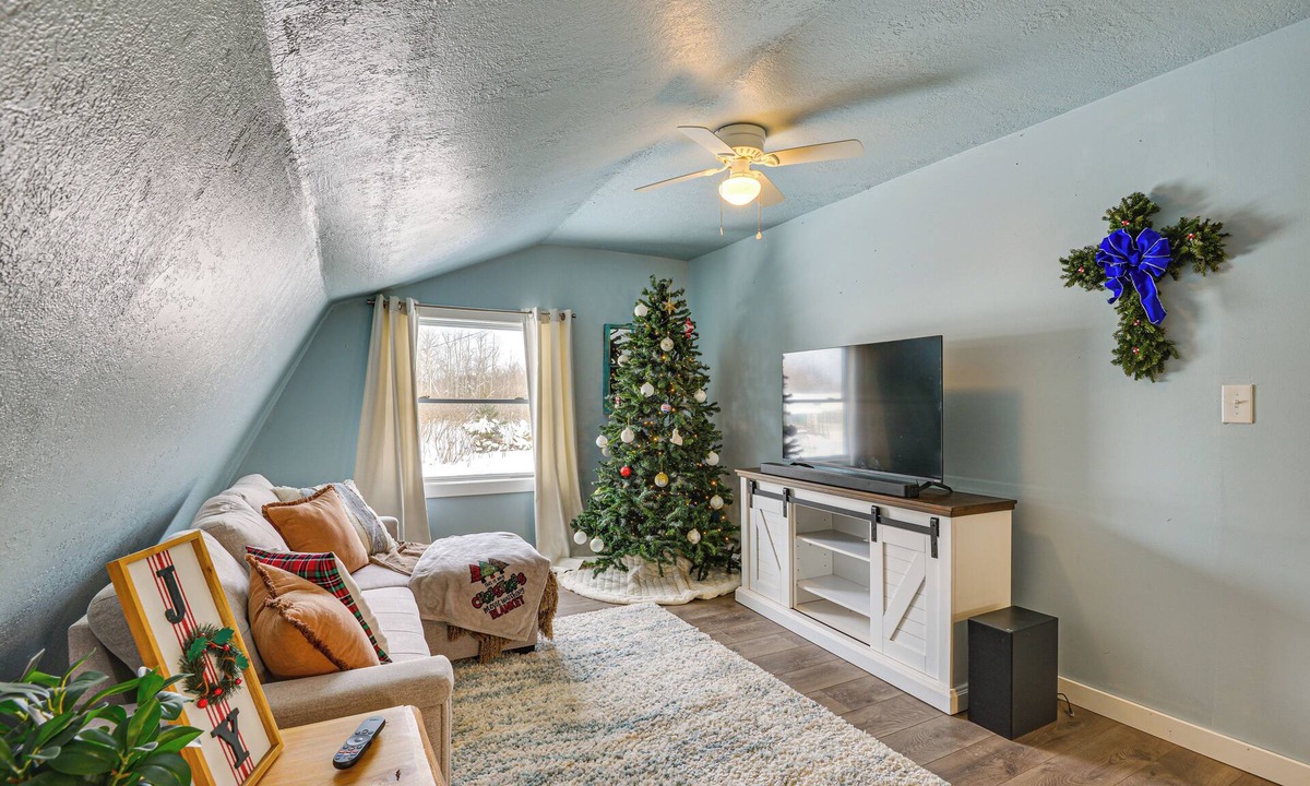 Limerick Apartment | 8 Mi to Lake Ontario: Pet-Friendly Apt w/Deck!