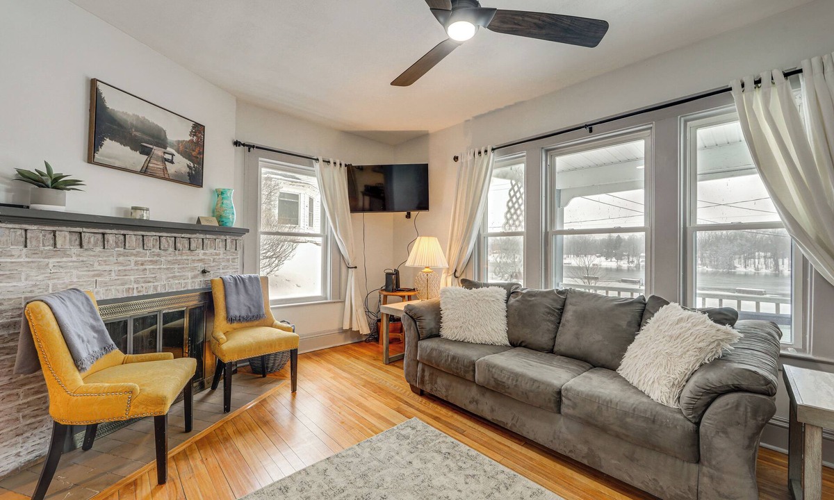 Phoenix Apartment | 8 Mi to Micron Technology! River-View Apt