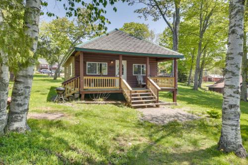 Rangeley House | 8 Mi to Saddleback Ski Area Cabin with Fire Pit